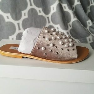 ☆ NIB Steve Madden Taupe Pearl Velvet Slides Mules